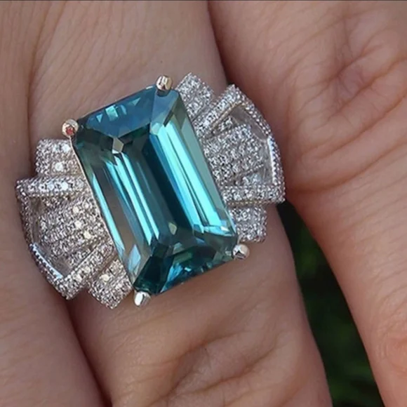 Aquamarine and Silver Women's Cocktail Ring SIZE 6 - Picture 2 of 5